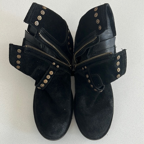 UGG Ankle Boots 🥾 - Picture 2 of 9